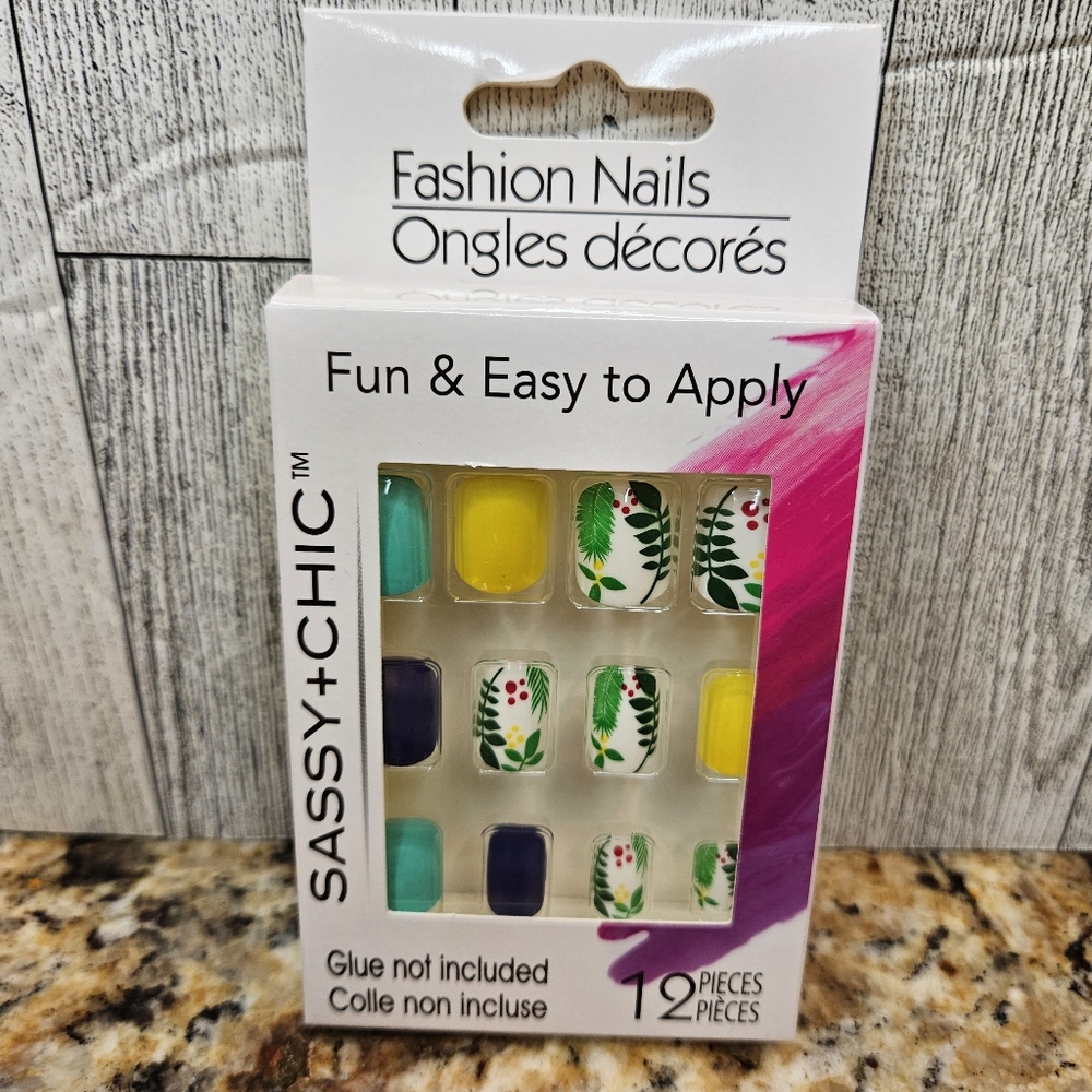 Sassy + Chic Fashion Nails 1 Set (Glue not included) Brand New